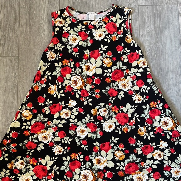 Rose Dress - Picture 2 of 7